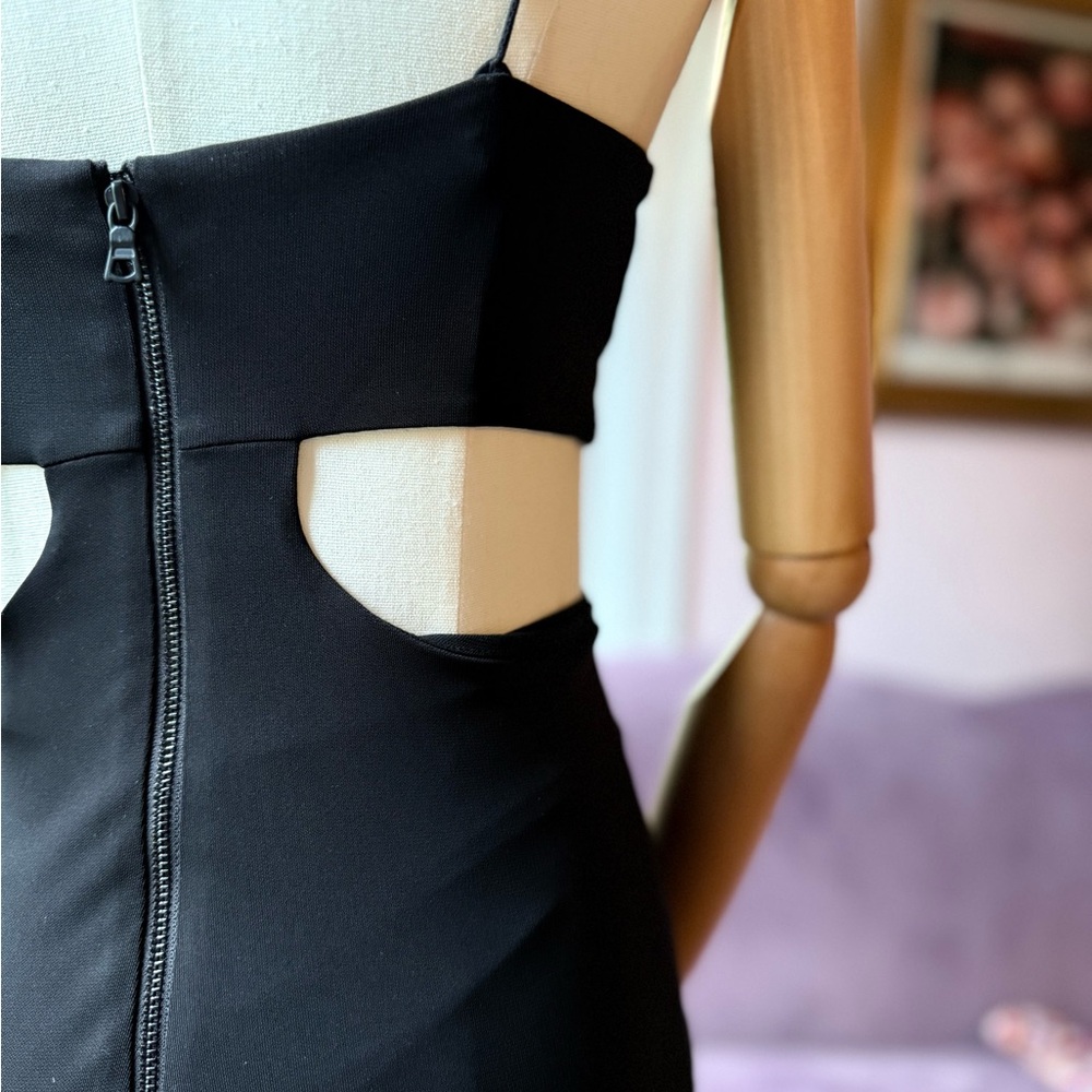 Alice + Olivia Cutout Jumpsuit Sz 0 – Plunging Tie Front, Red Carpet-Ready, NWT - Picture 10 of 10